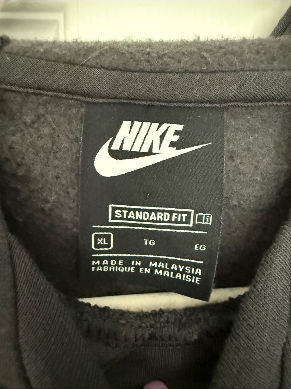 Nike NYC 'The Big Apple' Black Pullover Hoodie with Apple Graphic- size XL - Picture 4 of 7